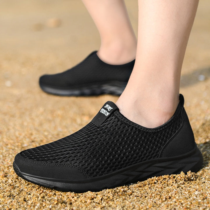 Ademende Ualy unisex sneakers met goede ondersteuning, geschikt voor heren en dames tijdens sport of vrije tijd.