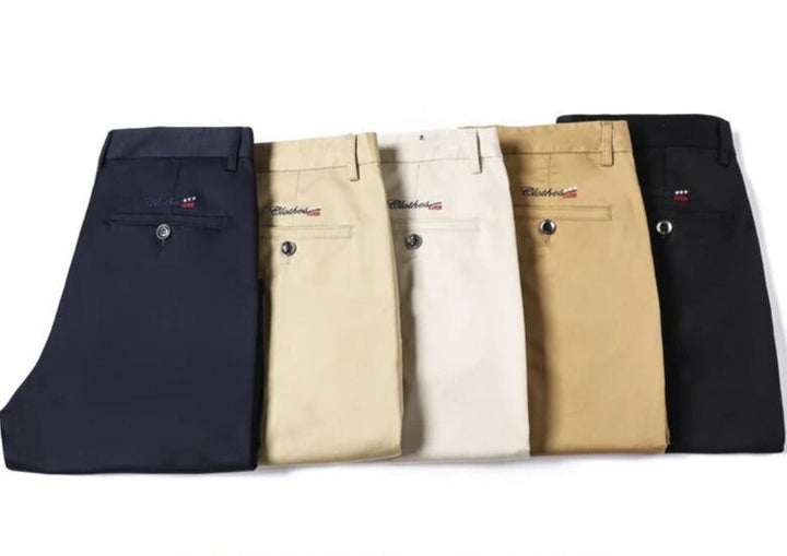Heren chino korte broek in klassieke stijl, ideaal voor zomerse casual en nette outfits.