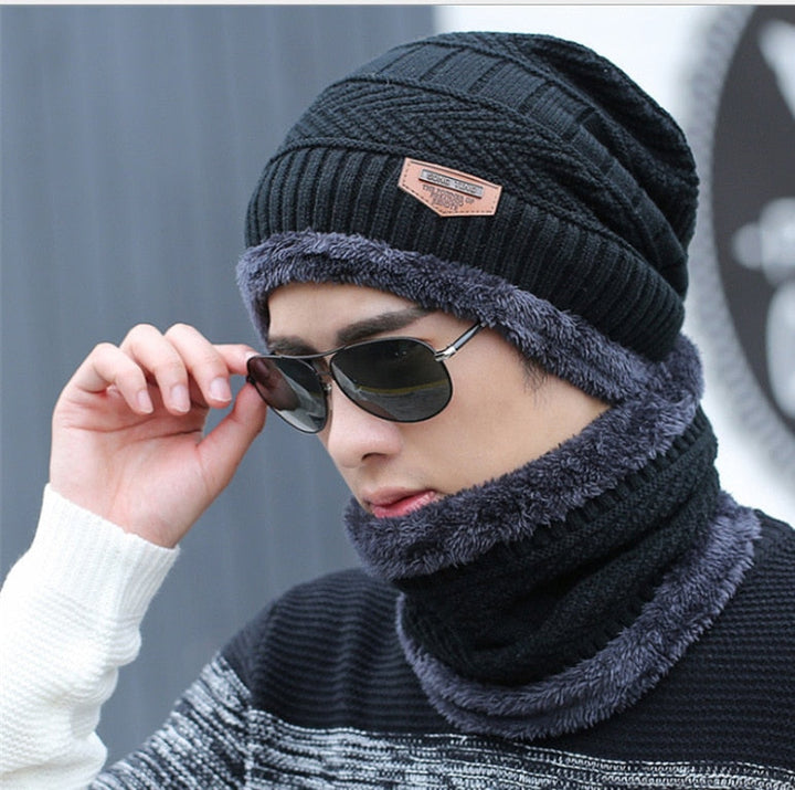 Flexibele unisex skullie en halswarmer, ideaal voor alle winteractiviteiten.