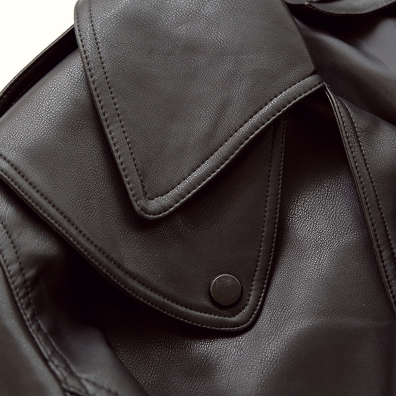 Veelzijdig dames bomberjack voor dames, ideaal voor een complete, elegante en casual outfit.