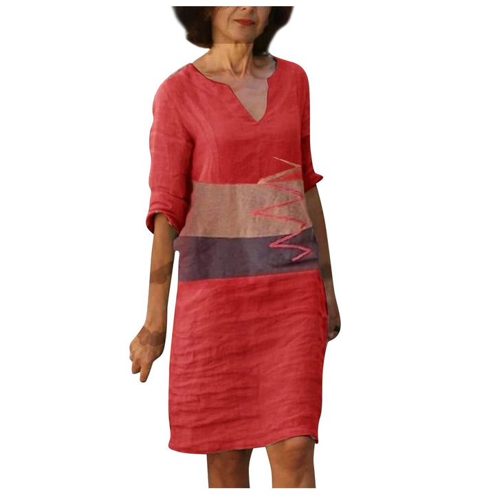 Comfortabele feestjurk voor dames, vintage A-lijn model met driekwart mouw en bloemenprint detail.