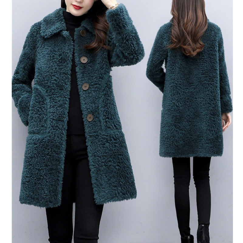 Lange damesjas, AlisonsJacket. Deze modieuze en elegante jas biedt warmte en is een stijlvolle toevoeging aan elke garderobe.