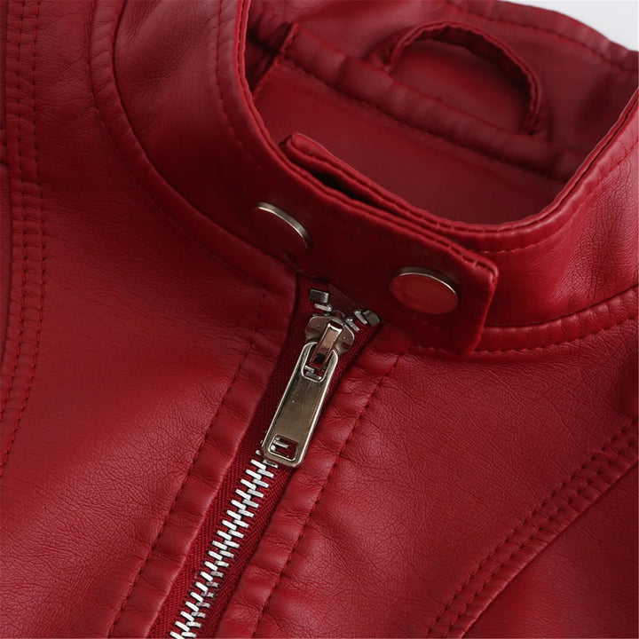 Damesjack, modern design. Perfect voor buitenactiviteiten, ritssluiting, diverse kleuren.