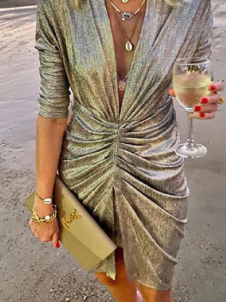 Trendy EleanorsDress damesjurk met diepe V-hals. Comfortabele pasvorm, ideaal voor feest of casual gebruik.