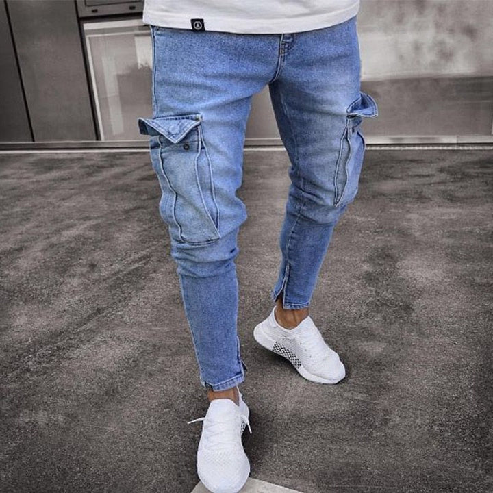 Stijlvolle heren cargo broek met destroyed details. Gescheurde streetwear jeans voor een edgy, trendy mode statement.
