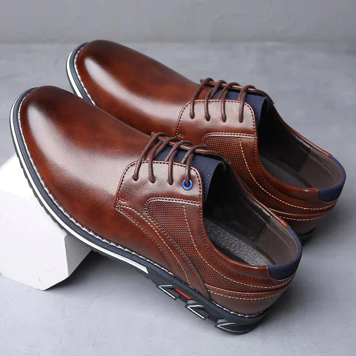 Orthopedische leren wandelschoenen Finn met antislipzool en traagschuim voor stabiliteit en demping.
