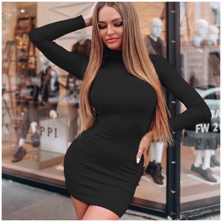 Modieuze Bonita damesjurk, een slim fit zwarte jurk voor een elegante en trendy uitstraling.