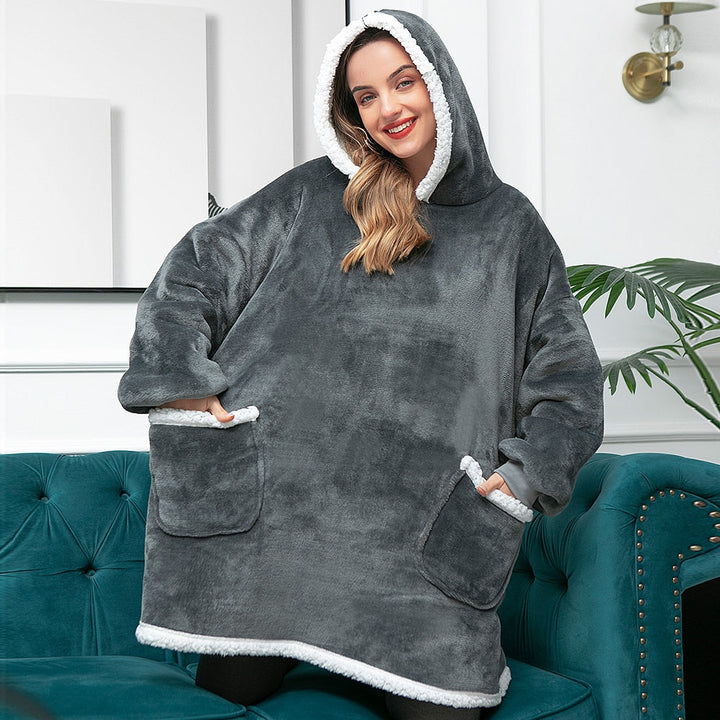 Comfortabele hoodie deken, ideaal om weg te kruipen op de bank.