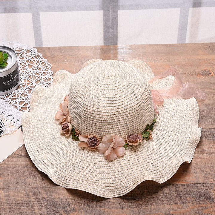 Beige dames zomerhoed met bloemen, stijlvol en beschermend. De perfecte SummerHat™ voor elke zomerse gelegenheid.