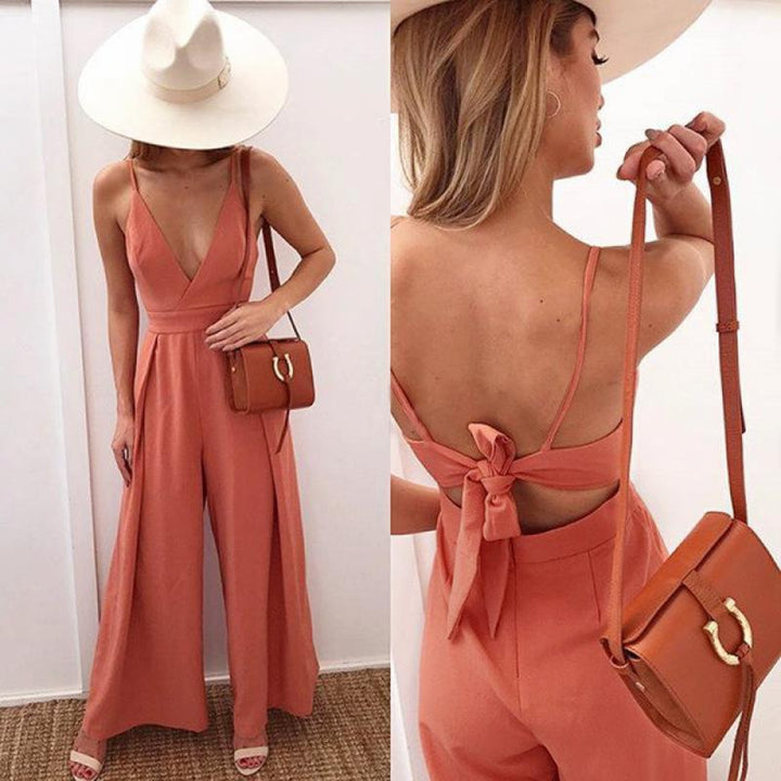 Dames jumpsuit met blote rug en wijde pijp, perfect voor zomerse dagen en avonden. Comfortabel.