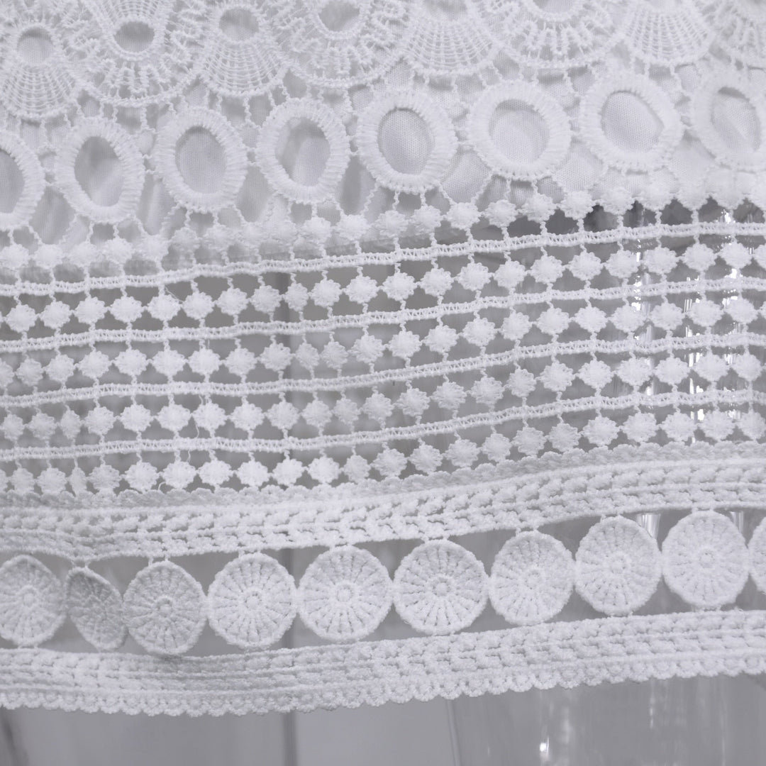 Chique witte damesmode maxi jurk van NicolesDress, een elegante bohemian stijl voor elke zomerse gelegenheid.
