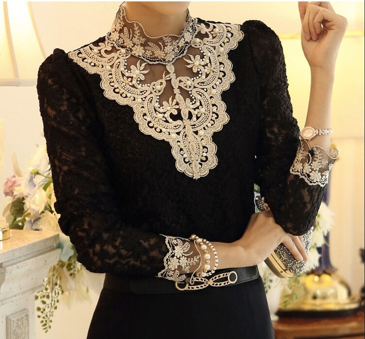 Damesblouse "Elisabeth" met verfijnd borduurwerk en delicate kanten afwerking. Modieuze herfsttop.