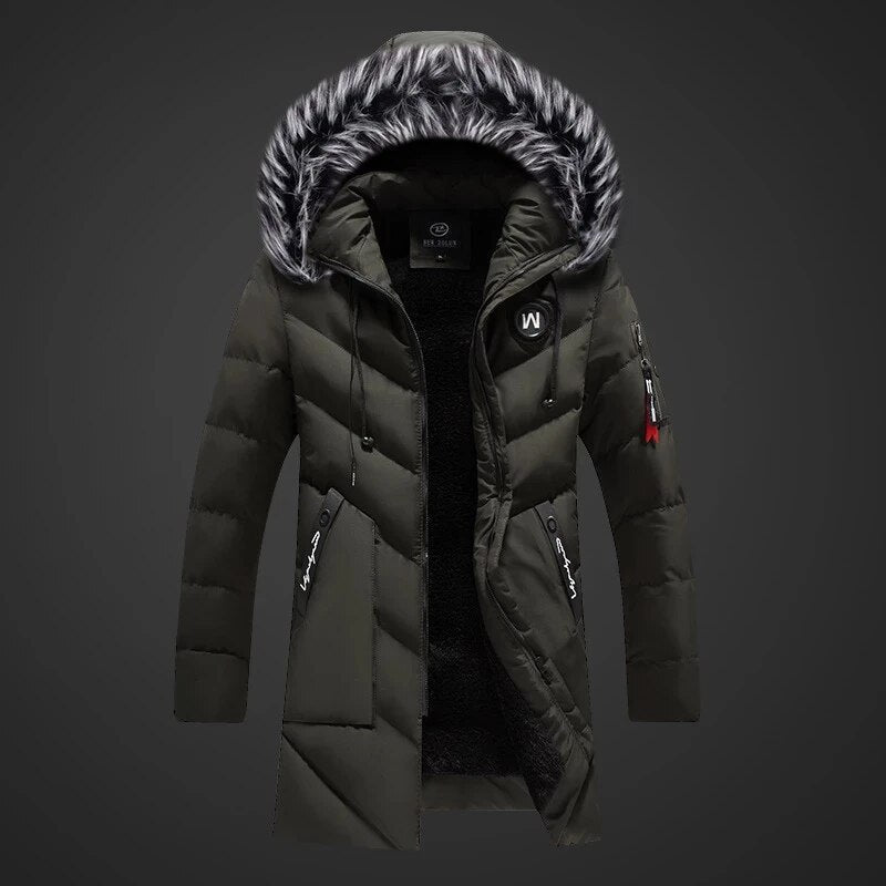 Achterkant van een moderne heren winterjas parka, biedt warmte en comfort. Ideaal voor herfst en winter mode.