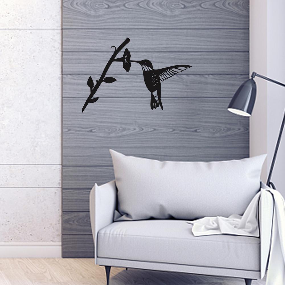 Artistiek metalen vogel silhouet. Unieke tuinkunst, ideaal als decoratie in de tuin.