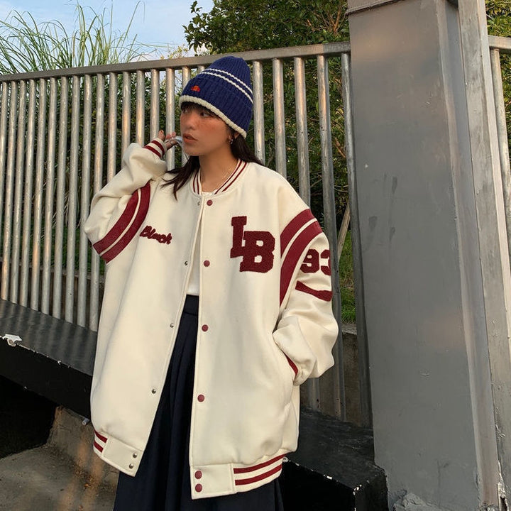 Dames Varsity Jacket, een tijdloze schooljas voor vrouwen, sportief en stijlvol, voor elke garderobe.