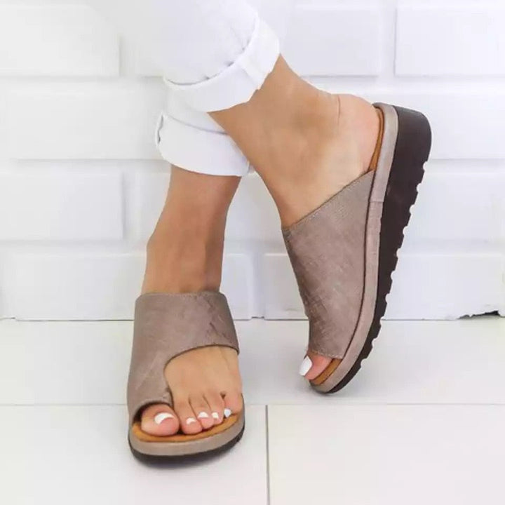 Nieuwe zomercollectie: comfortabele dames sandalen BeachSandals™ met platte zool. Stijlvol voor strand.