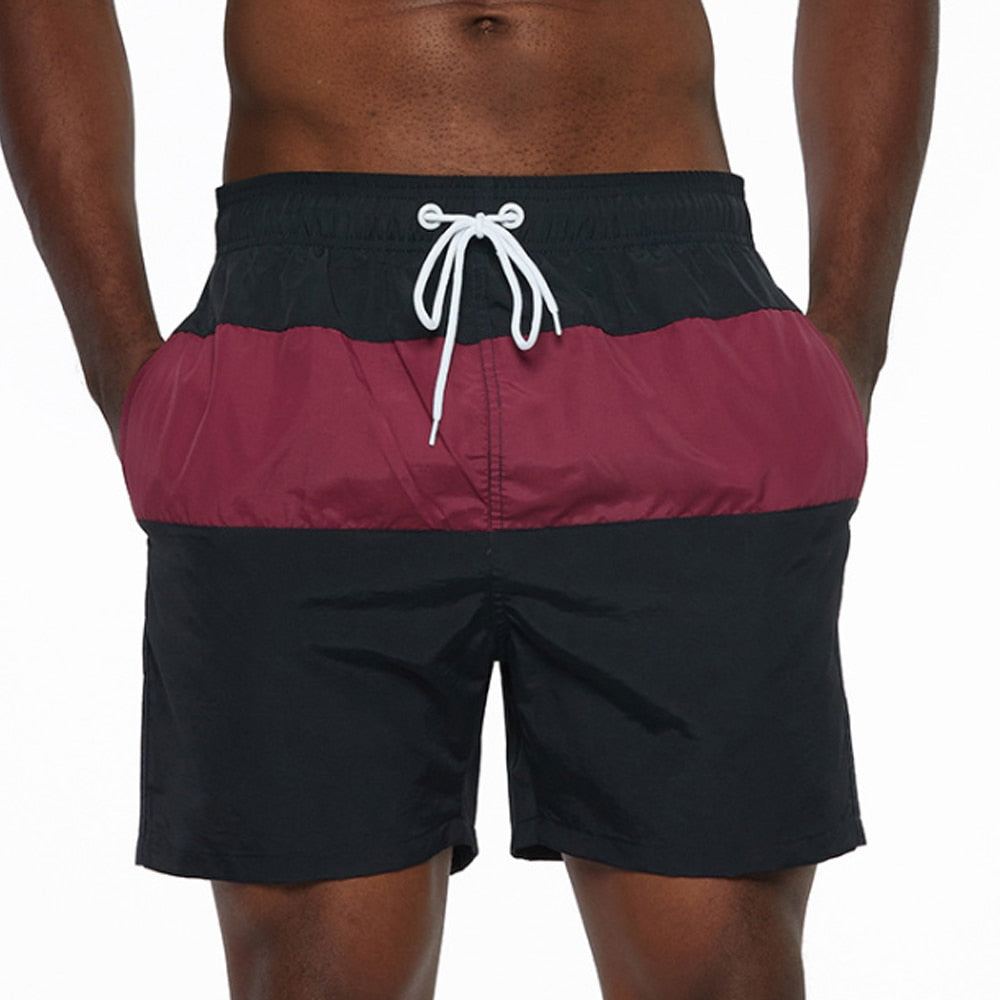 Comfortabele sneldrogende heren zwemshort in gestreept design. Essentieel voor vakantie en zomerse activiteiten.
