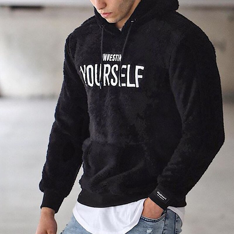 Comfortabele herenhoodie met relaxte pasvorm en capuchon, essentieel voor je dagelijkse stijl.
