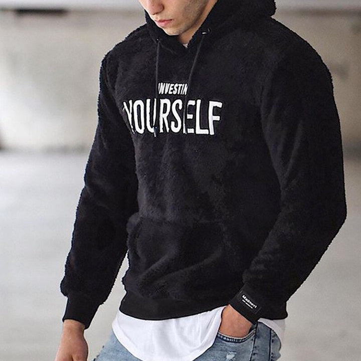 Comfortabele herenhoodie met relaxte pasvorm en capuchon, essentieel voor je dagelijkse stijl.