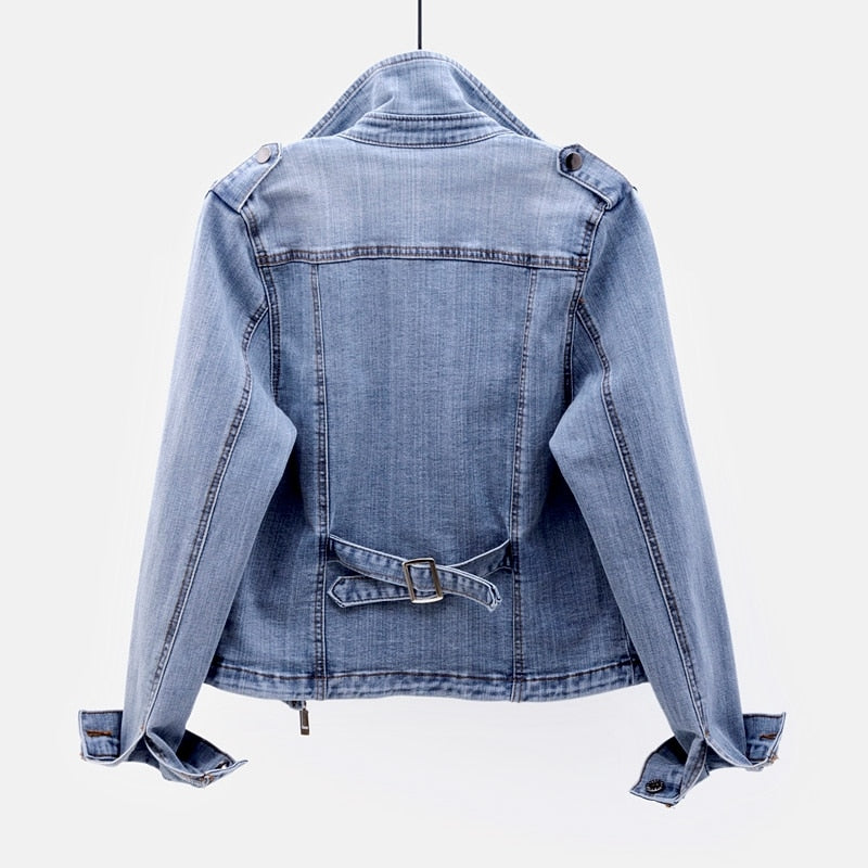 Elegante blauwe tussenjas voor dames, perfect voor een casual of klassieke look. Veelzijdige vrouwenmode.