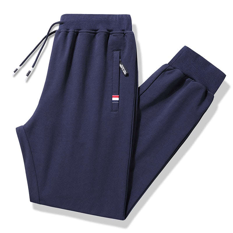 Zwarte herensportbroek met zachte stof, ideaal als comfortabele vrijetijds- of joggingbroek.