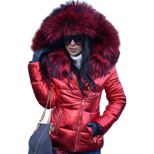 Elegante dames winterjas met royale capuchon. Stijlvolle en warme buitenkleding voor de moderne vrouw.