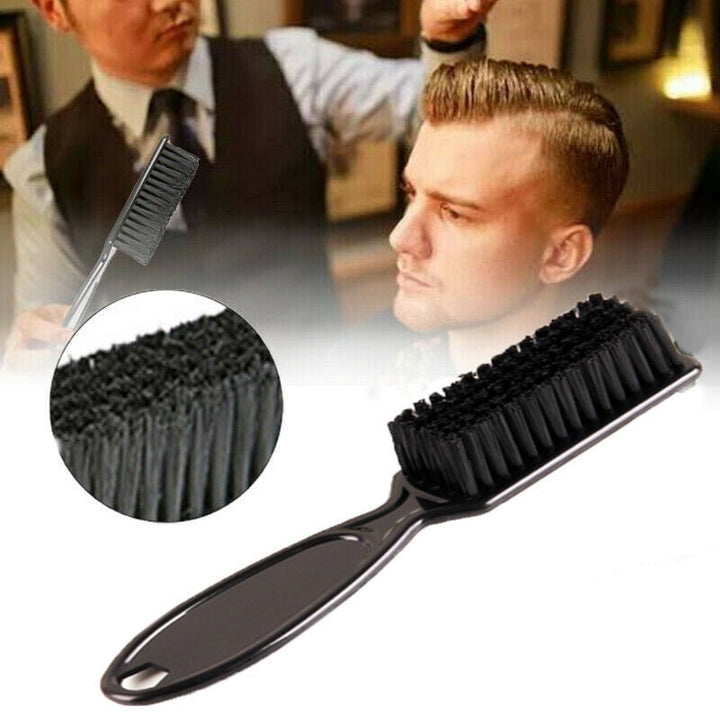 Ergonomische handgemaakte baard- en haarborstel voor mannen, comfortabel in gebruik en duurzaam van kwaliteit.