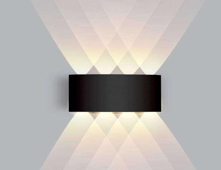 Strakke zwarte LED wandlamp, exclusieve sfeerverlichting. Een eyecatcher voor elk modern interieur.