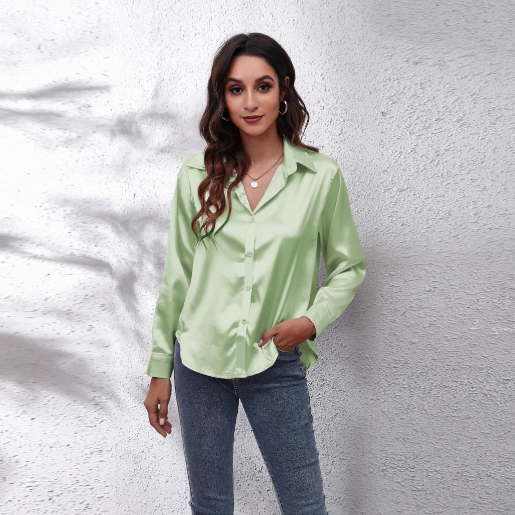 Detail van het elegante design van de Dames Shila blouse. Luchtige top met lange mouwen, onderdeel van de nieuwe collectie.