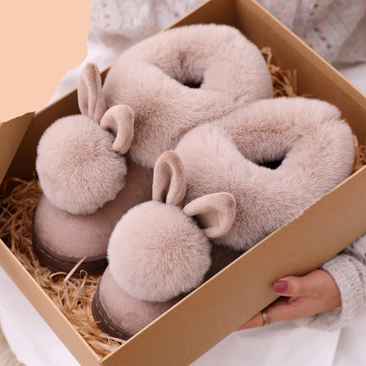 Zachte dames bunny pantoffels met schattig konijnengezicht en oren, perfect voor warme en comfortabele voeten thuis.