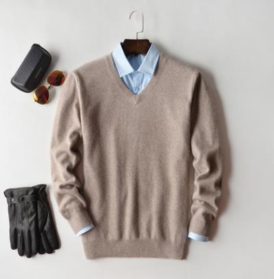 Elegante herentrui met V-hals in klassieke snit, perfect voor een verzorgde mannenmode outfit.