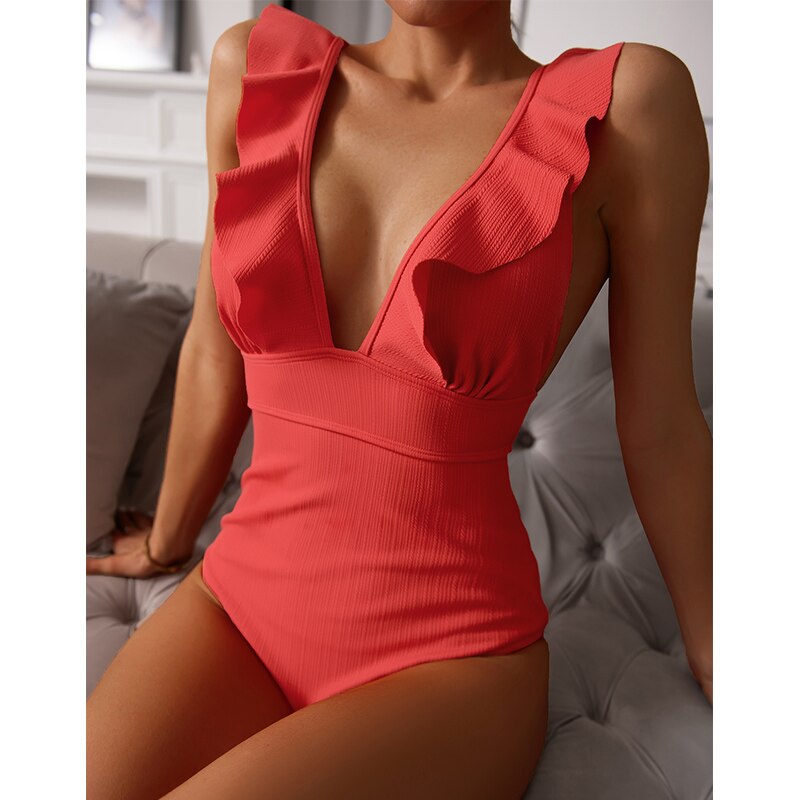 Boho dames badpak met speelse details, comfortabel voor zomer. Trendy strandkleding met v-hals.
