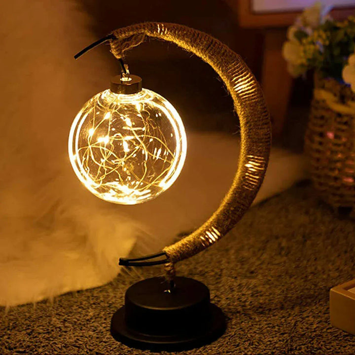 Betoverende LunaGlow maanlamp, perfect als LED sfeerverlichting. Een decoratieve nachtlamp die warmte toevoegt.