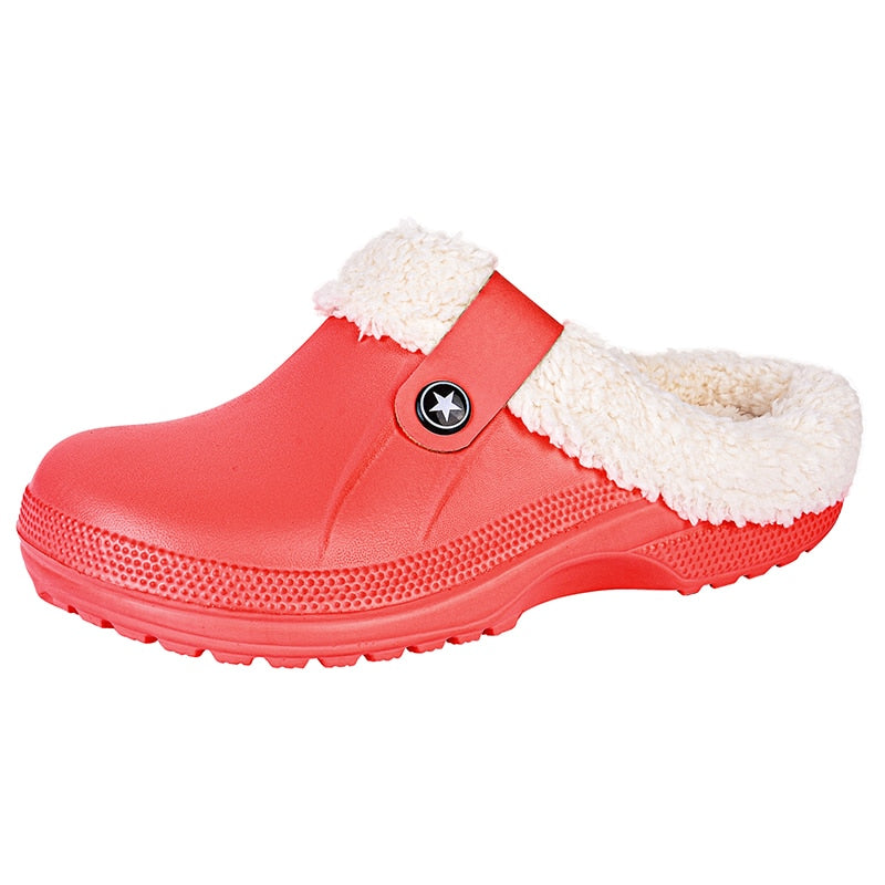 Waterdichte pantoffels voor de winter, pluche gevoerd en antislip voor veiligheid.