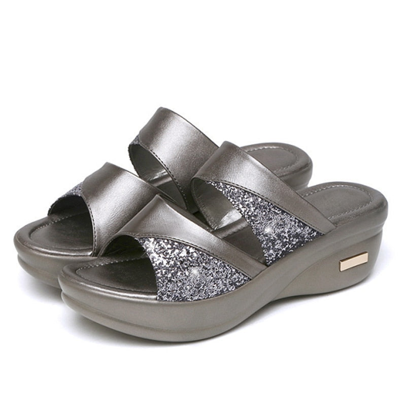 Elegante Open Toe™ dames slippers voor zomer, comfortabel en modieus, beschikbaar in goud/grijs.