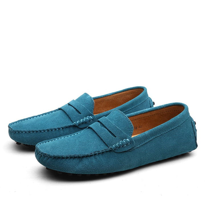Zomerse bruine suède loafers voor heren, comfortabele Italiaanse casual schoenen.