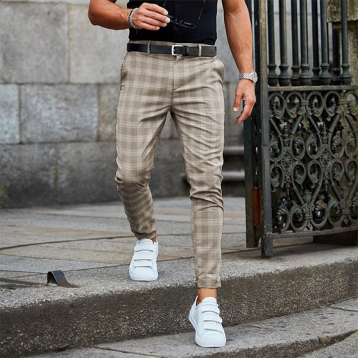 Stijlvolle heren casual chino broek in slim fit, ideaal voor een trendy en comfortabele look. Modieuze herenkleding.