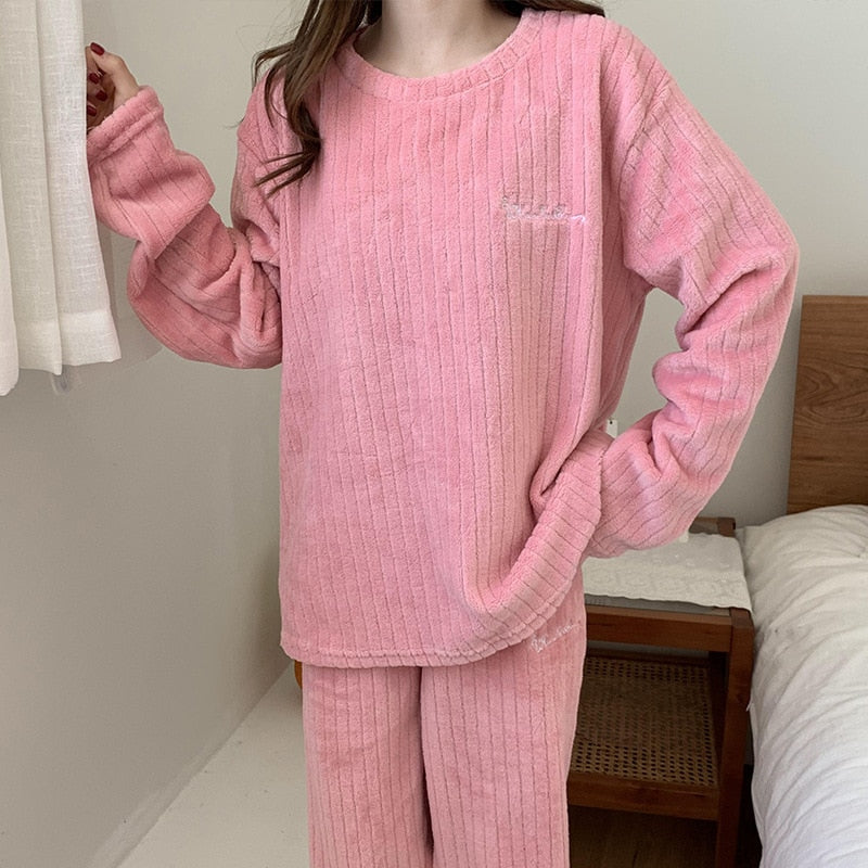 Loungewear set voor dames, koraalfleece voor ultiem thuiscomfort en gezelligheid.