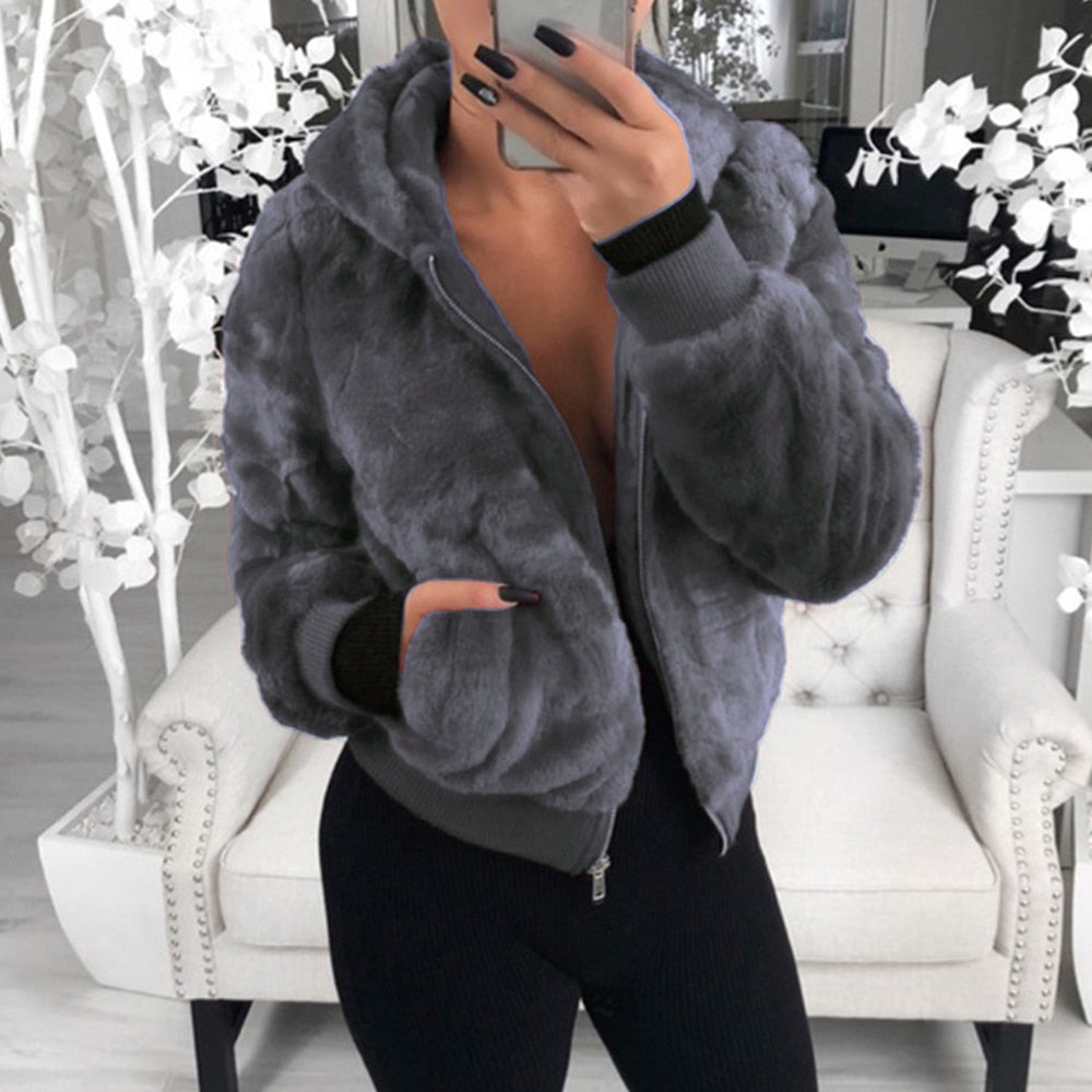 Casual damesvest, superzacht imitatiebont, warm en elegant met capuchon.