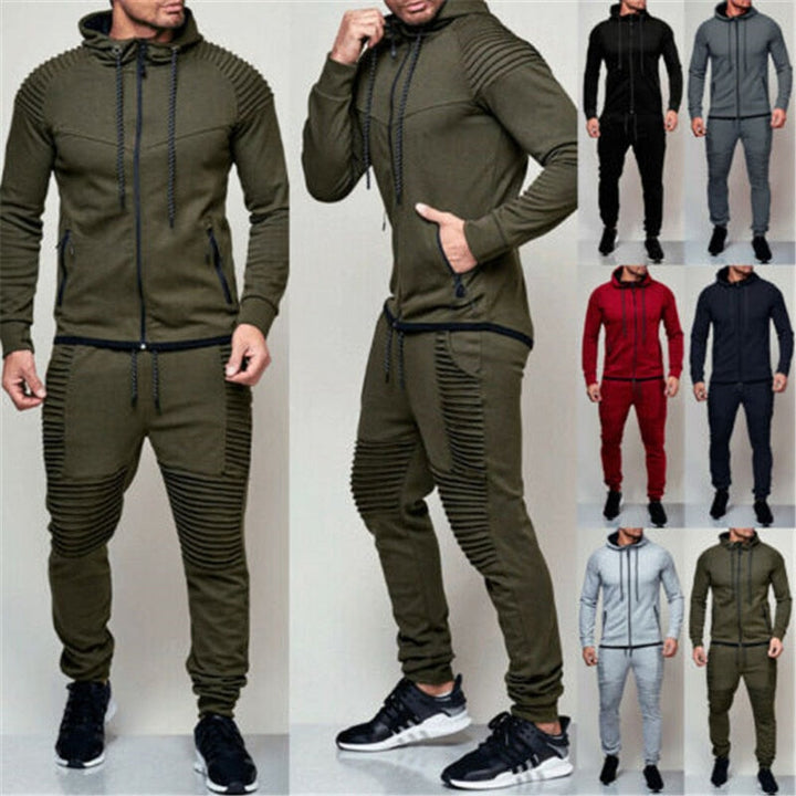 Stijlvol heren trainingspak set met trendy hoodie en bijpassende joggingbroek voor casual mode.