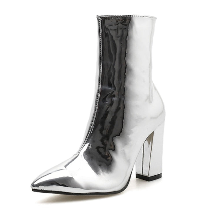 Celeste enkellaarsjes voor dames, met elegante glanzende lak en stevige blokhak voor comfort.