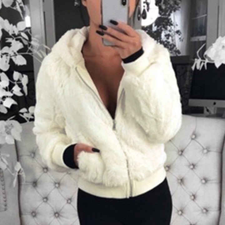 Modieus effen damesvest met capuchon, ideaal als warme en stijlvolle winterkleding.