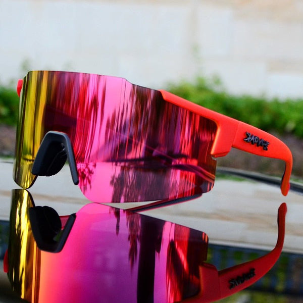 Trendy spiegelende fietsbril Veloshade, uniseks, aerodynamisch design met volledige UV-bescherming.