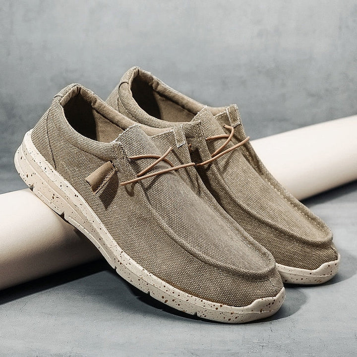 Comfortabele zwarte slip-on damesschoenen, stijlvol en veelzijdig voor casual look.