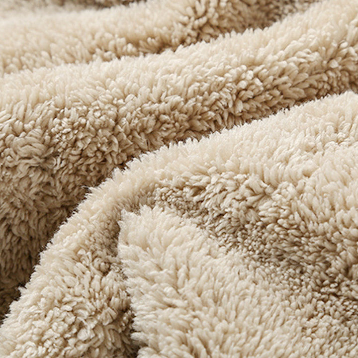 Zwarte gevoerde dames trui met lange mouwen. De KarasShirt is comfortabel, warm en ideale winterkleding voor dames.