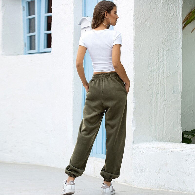 Warme fleece joggingsbroek voor dames. Comfortabel, stijlvol en veelzijdig. Ideaal voor koude dagen.