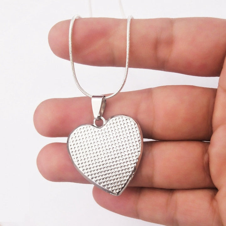 'Liefde van Moeder' ketting in luxe geschenkdoos, een betekenisvol zilveren sieraad voor dochters.
