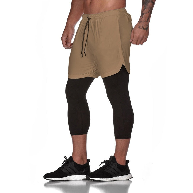 Close-up van de camouflage print en stof van heren hardloopbroek. Toont kwaliteit en stijl van deze running tight.