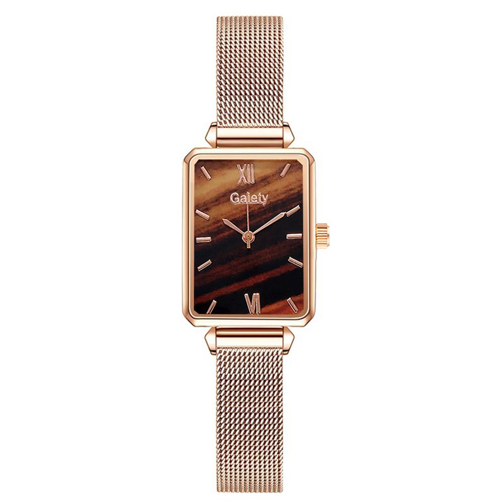 Stijlvol rechthoekig dameshorloge in goud, UniekWatch™ met tijdloos design voor een elegante look.