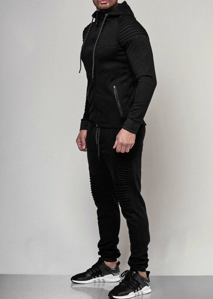 Modern heren trainingspak met praktische hoodie en joggingbroek, ideaal voor sport en dagelijks gebruik.